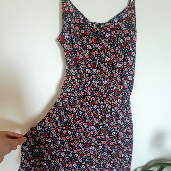 Faux Button Front Floral Romper - Picture 5 of 5
